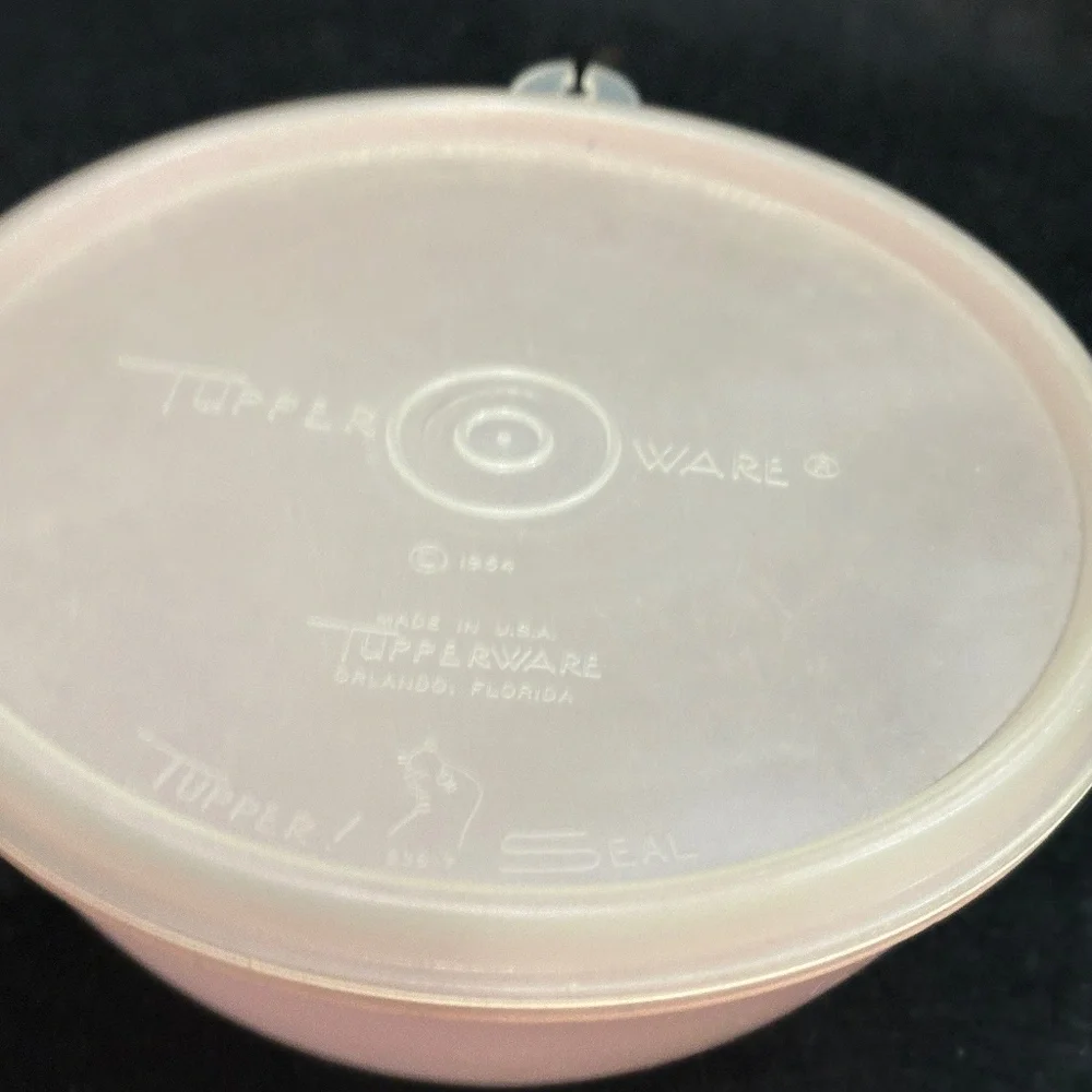 1954 TUPPERWARE Sheer Pink Round 6